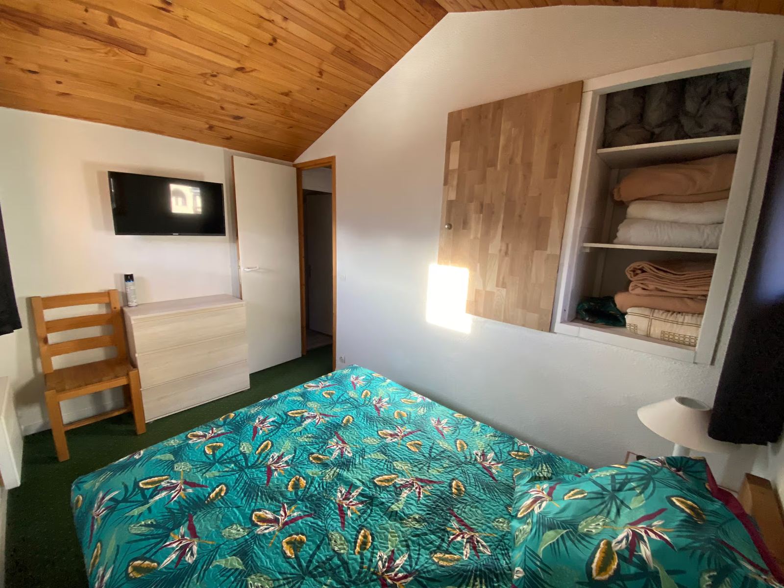 Chambre avec lit double