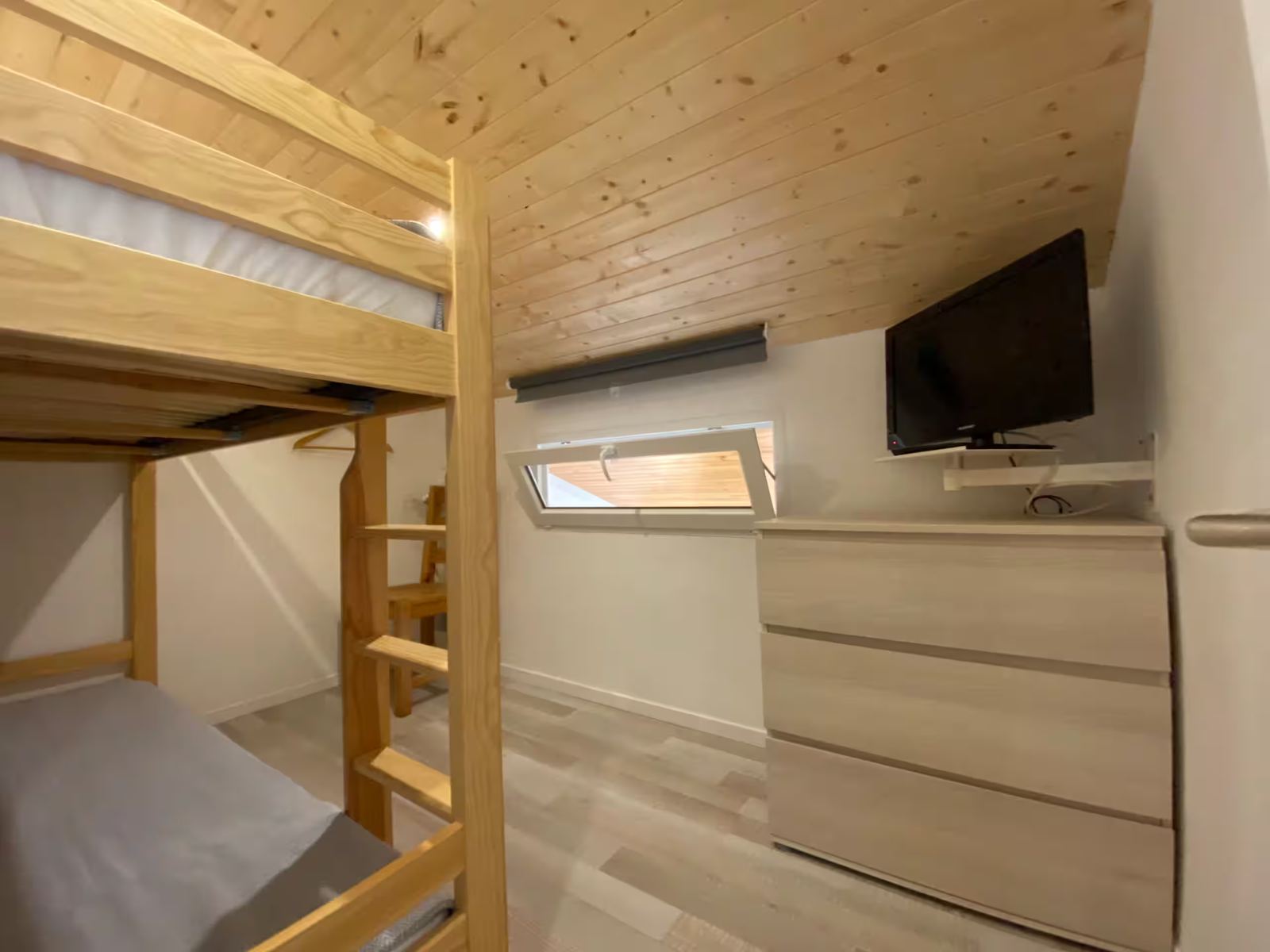 Chambre avec lits superposés